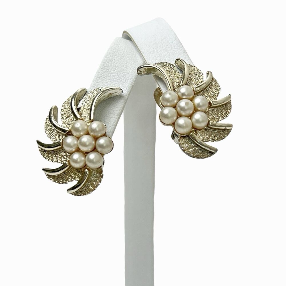 Kramer Clip On Earrings Vintage Faux Pearls Textured Gold Tone Leaf Spray Signed